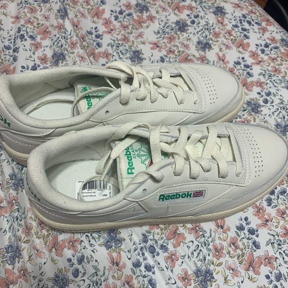 COPY - Reebok Brand New Sneakers - Picture 2 of 7